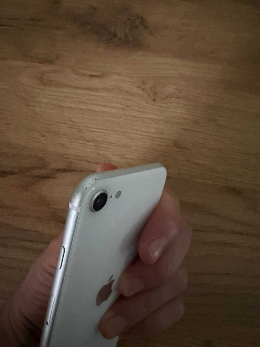 iPhone SE 64 GB в отличном состоянии