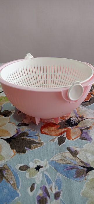 Различни видове подноси за сладки, табли, купи