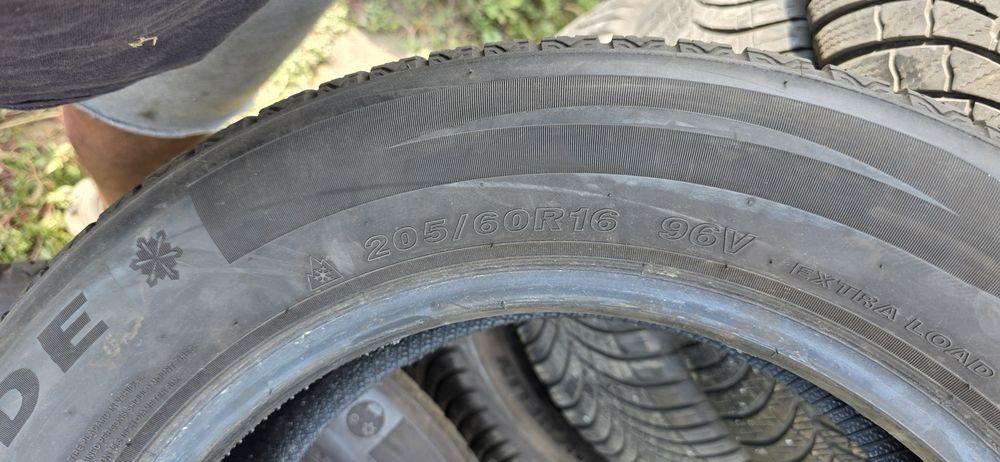Гуми 4бр 205/60/16 -1бр - 43 евро