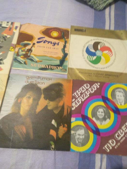 Стари грамофони плочи.