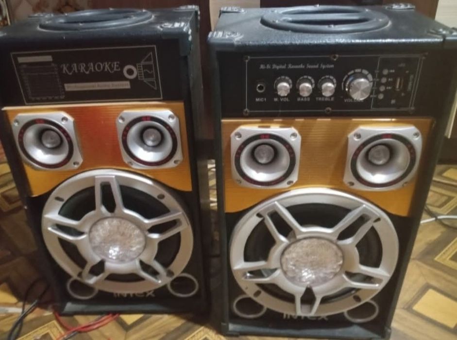 Boxe de petrecere,Intex