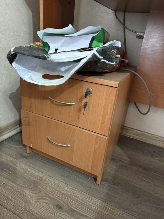 Продам по 2000 тг разную мебель