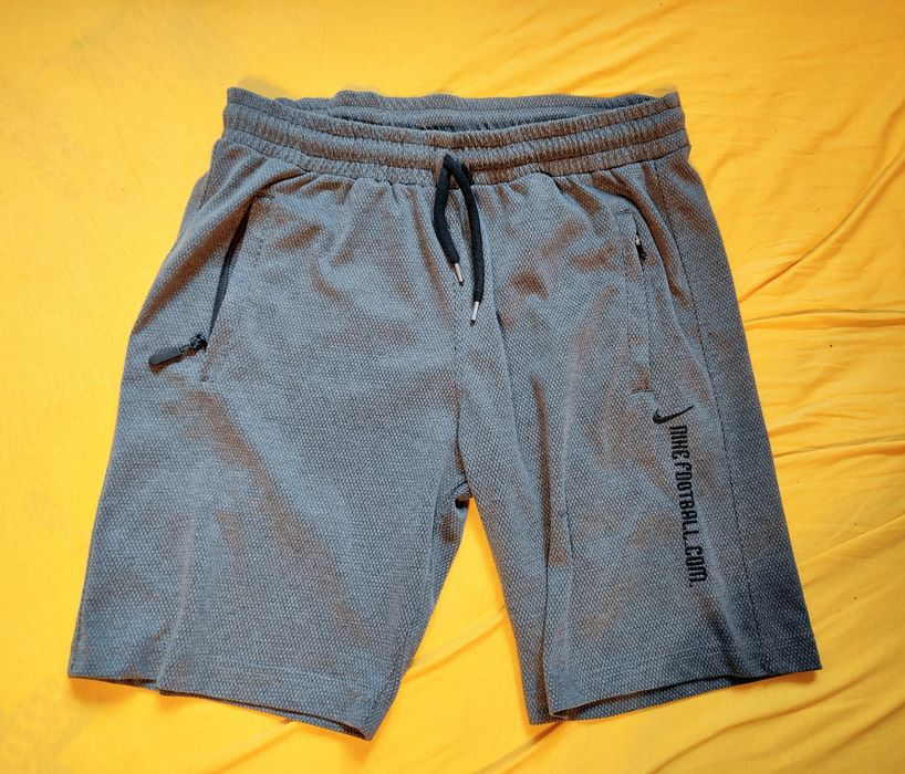 Pantaloni scurți Nike.