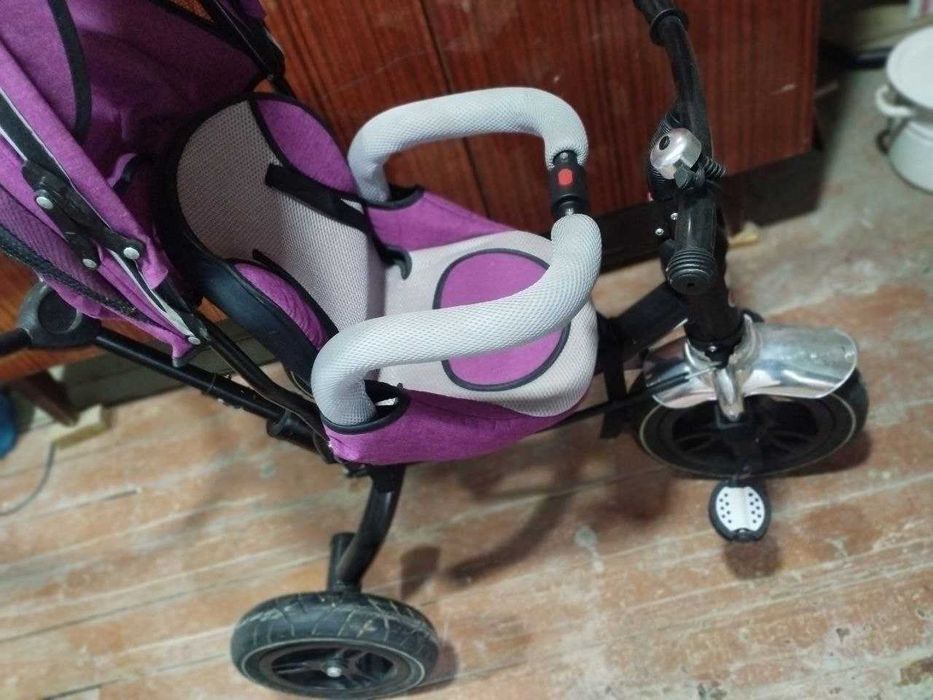 Детская коляска и трёхколёсный велик