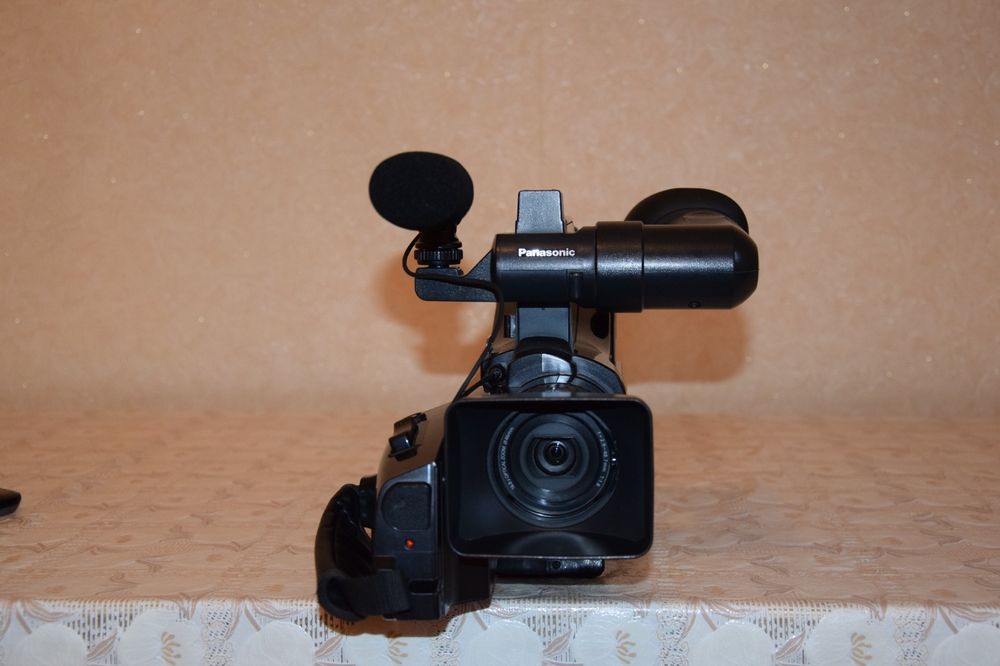 плечевая Full HD видеокамера Panasonic HDC-MDH1.