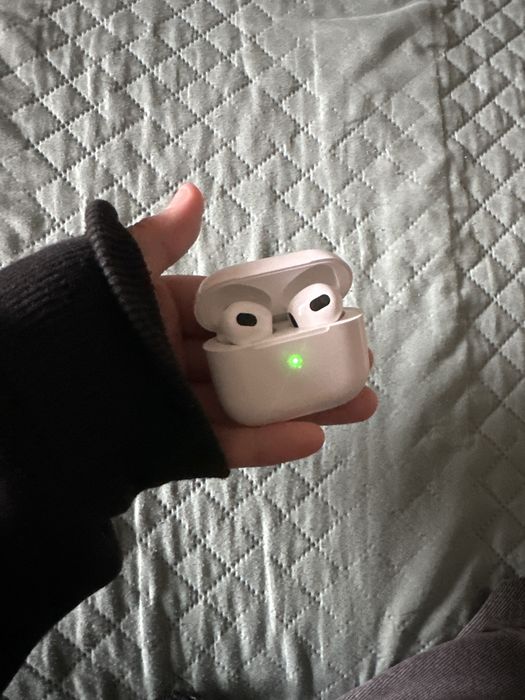 Продам AirPods 3