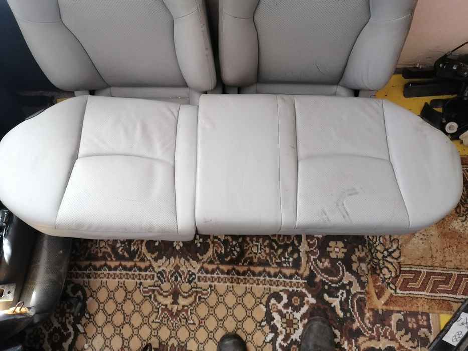 Кожени кори и задна седалка за Mercedes W203