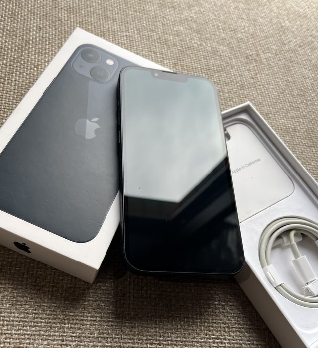 iPhone 13  128ГБ  ИДЕАЛ