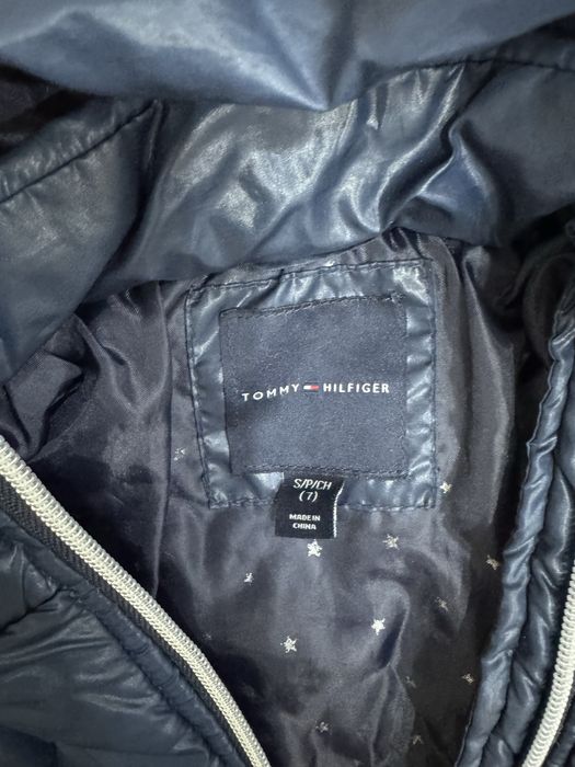 Куртки все в отличном состоянии oshkosh, champion, hilfiger. Шапка h&m