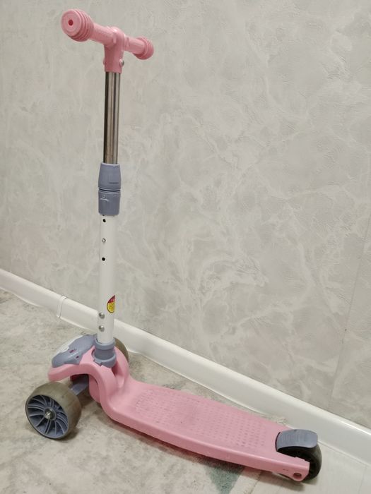 Самокат детский, целый, рабочий