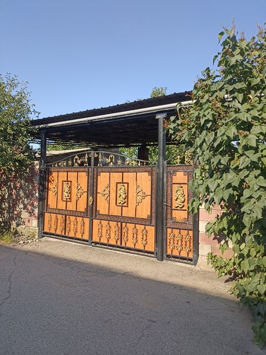 Продам дом в центре поселка