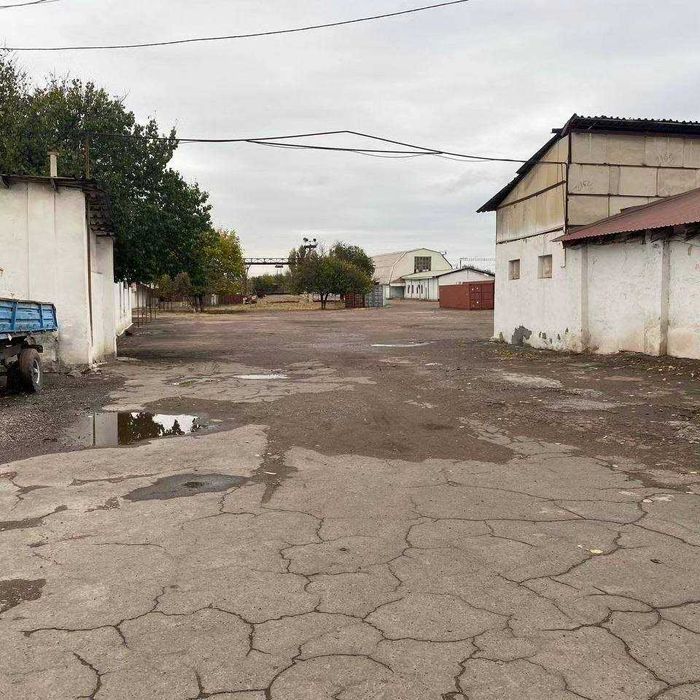Yu Промышленные помещения, склады, участок 2га, по границе ж/д-ветка