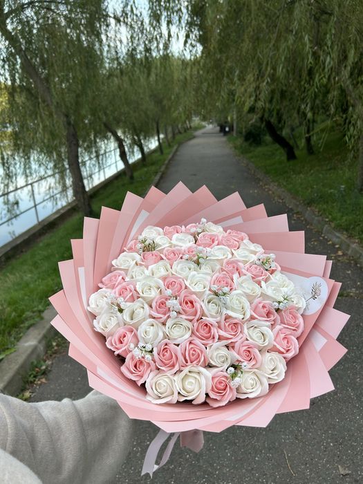 Buchet 61 trandafiri de sapun
