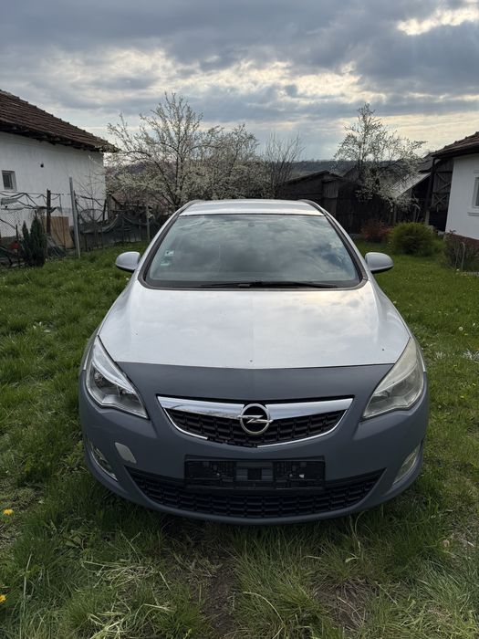 Vand sau schimb cu atv Opel astra j 2011