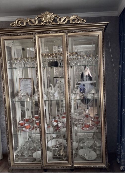 Продается гостинная витрина