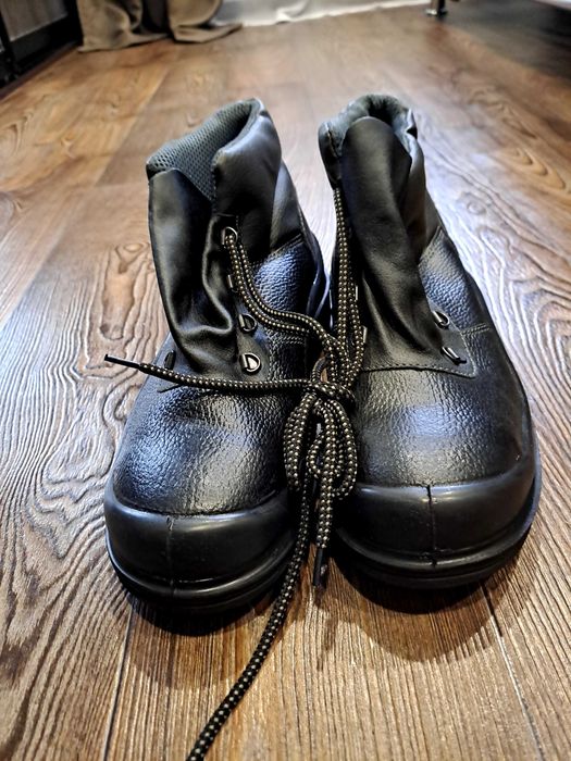 Продам рабочую обувь