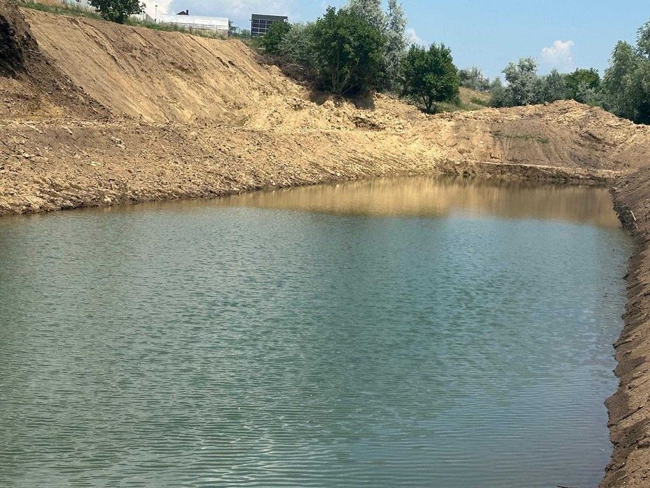 De Vanzare - Teren cu Lac Privat pentru Agrement si Investitie Imobiliara!