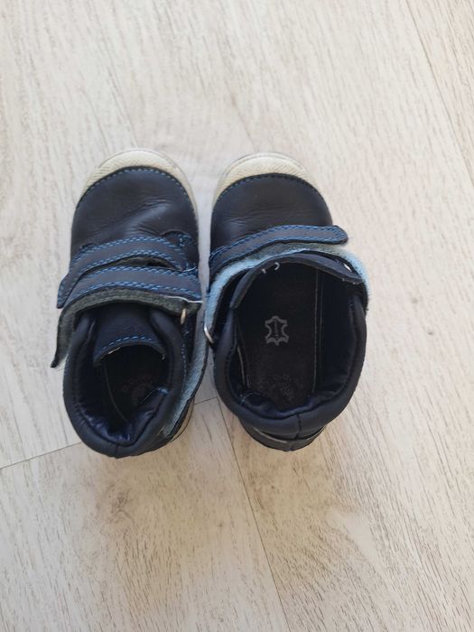 Ghetute D.D Step marimea 23..Sunt folosite dar in stare buna.