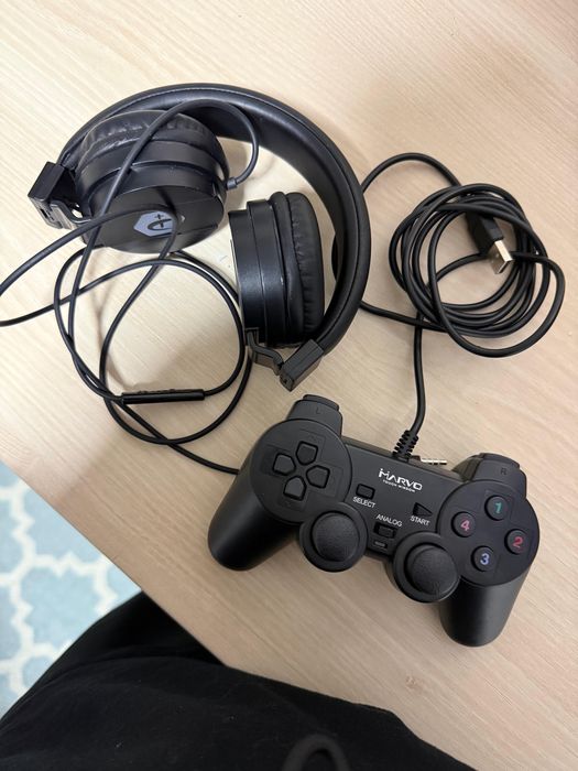 Joystick nou/ unul folosit+ casti