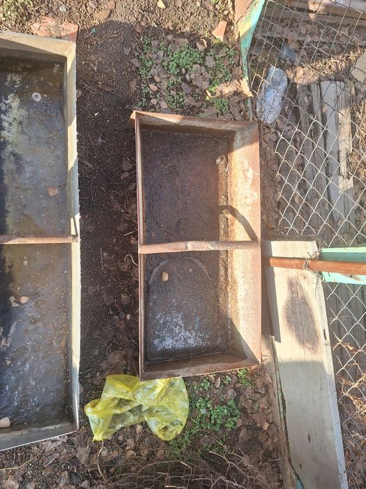 Поилка - кормилка для скота