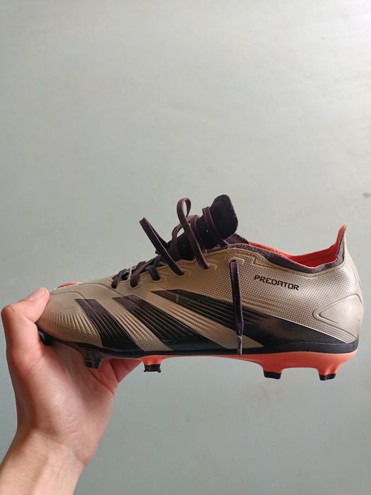 Vând ghete de fotbal predator