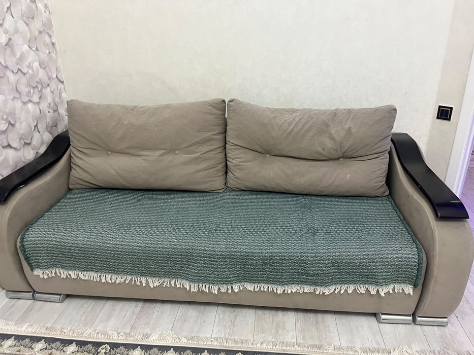 Продаётся диван в хорошом состояние