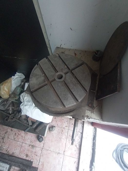 Въртяща се маса за бормашина или фреза