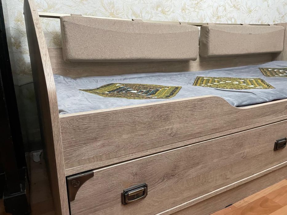 Продам комплект детской мебели