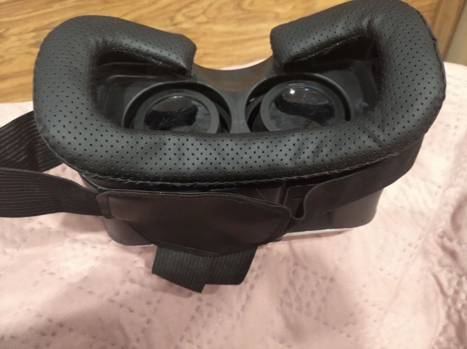 Очки виртуальной реальности.