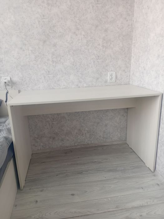 Спальный, шкаф, стол, стул