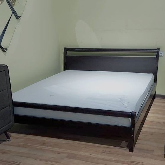 Кровати из Цельного Дерева  двуспальные , готовые и на заказ.