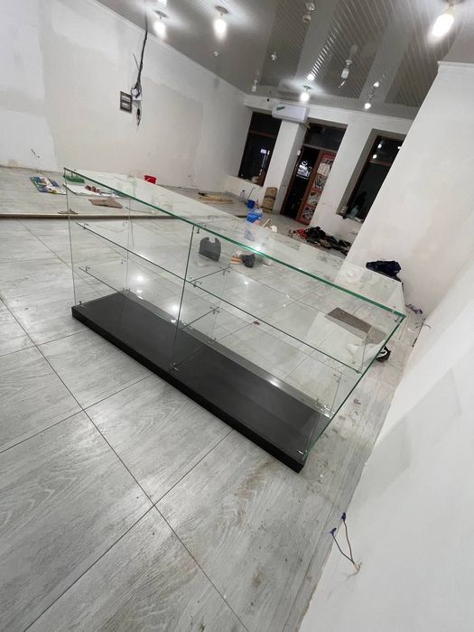 Ойнали витрина магазин учун