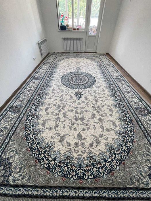 Gilam Sotiladi holati yangidek rzameri 3.5x5