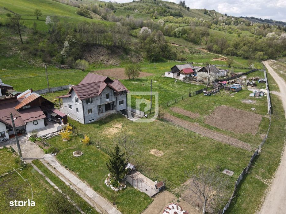 Casă 320 mp utili + 1143 mp teren, la roșu, Gura Humorului