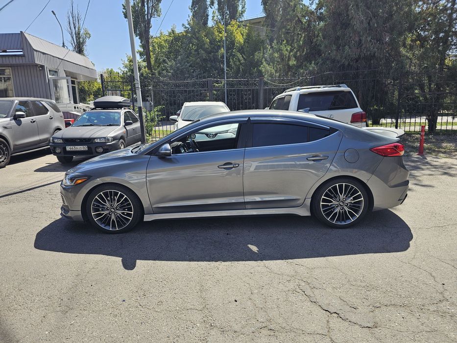 Автомобиль hyundai elantra