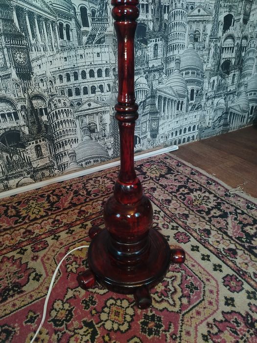 Светильники и торшеры.