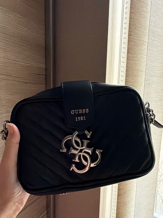 Дамска чанта Guess