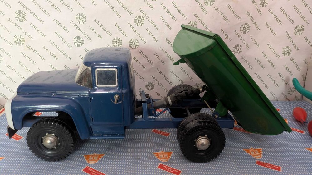 Стара играчка - ЗИЛ