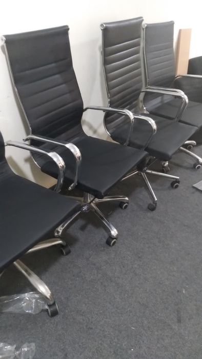 Продаётся офисные кресло