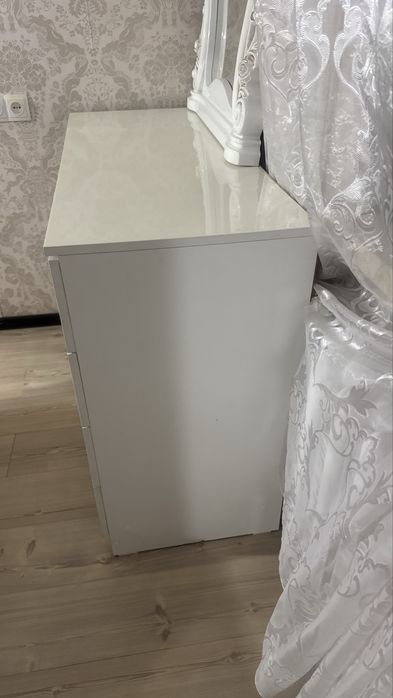 Комод с зеркалом