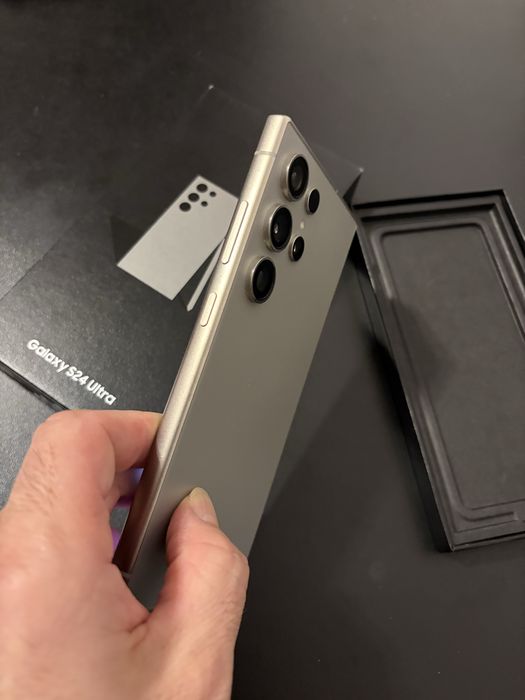 Samsung Galaxy s24 ultra condiție super precum nou cutie 256 GB