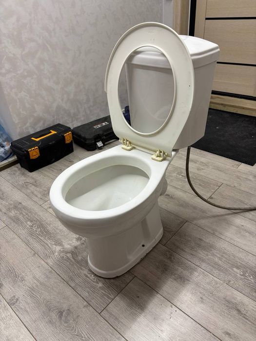 Продам унитаз срочно!