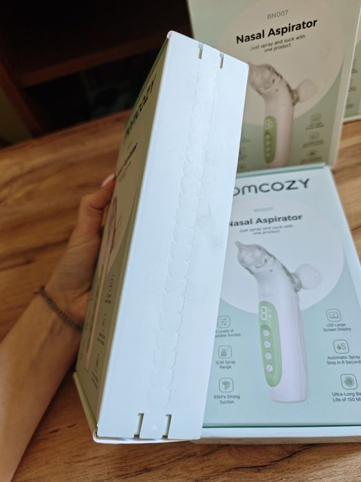 Електрически аспиратор за нос Momcozy BreezyClear 2-в-1 (спрей + изсмукване) – чисто нов, фабрично запечатан