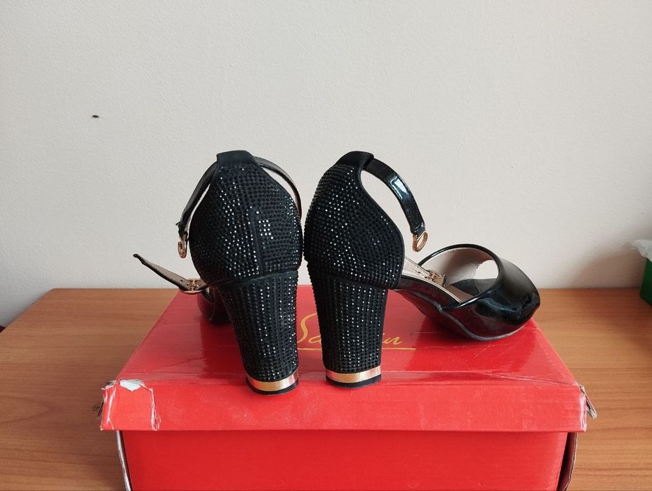 Женский лакировный туфли сатылады. Турецкий.