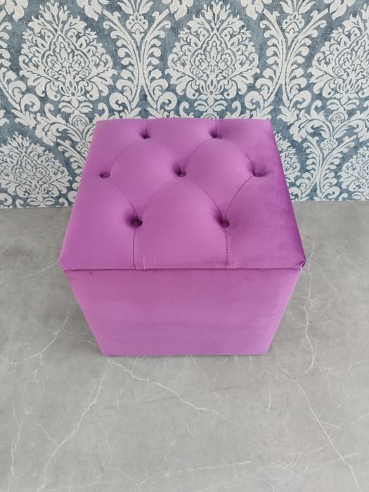 Vând taburet Chesterfield cu spatiu pentru depozitare din catifea  mov
