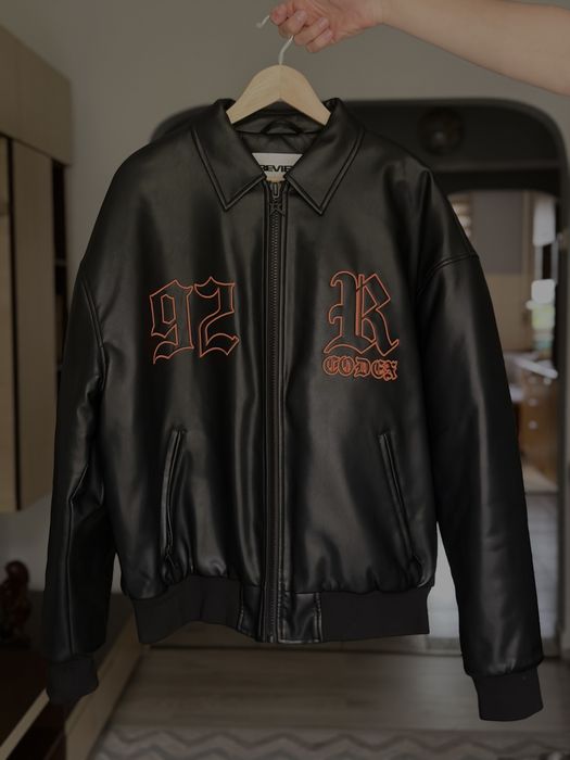 Geaca Review Bomber