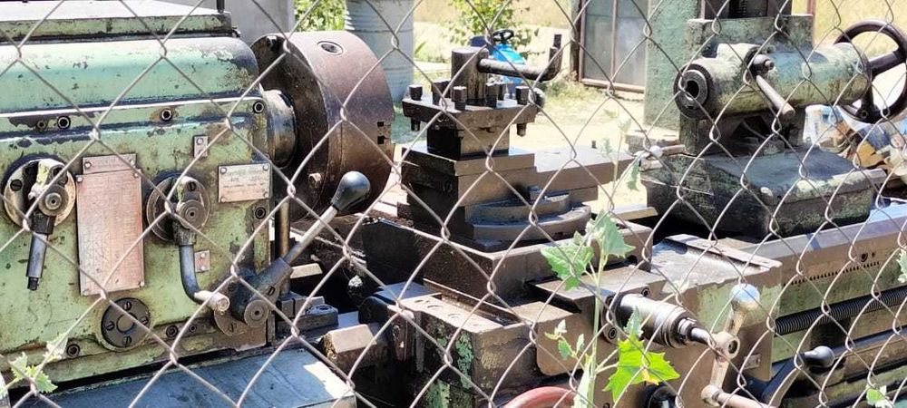 Станок токарный продаеться