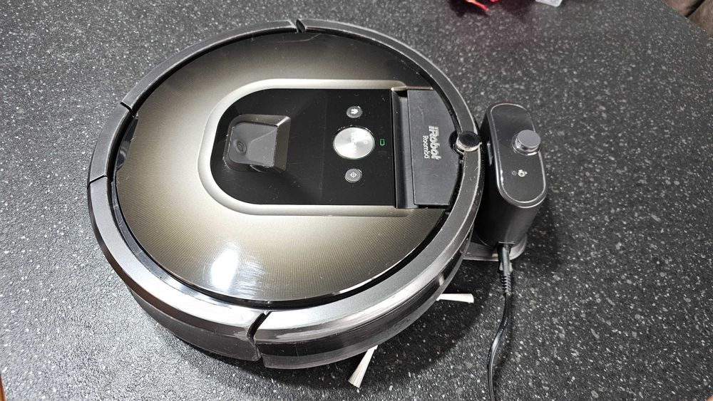 Продавам iRobot model: Roomba 980