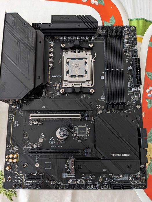 MSI B650 Tomahawk WIFI + CPU Ryzen 7500F