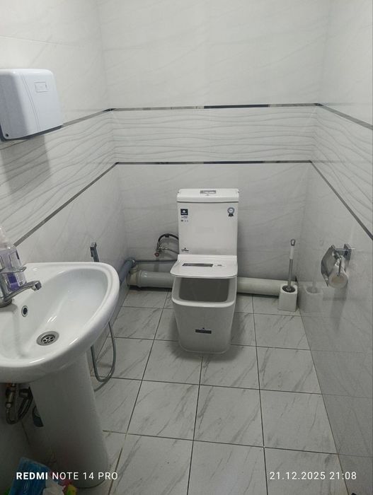 Сантехник установка унитаза